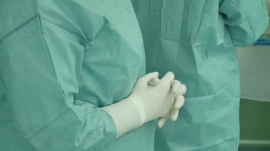 Doktor kauçuk eldivenler hastane veya klinikte