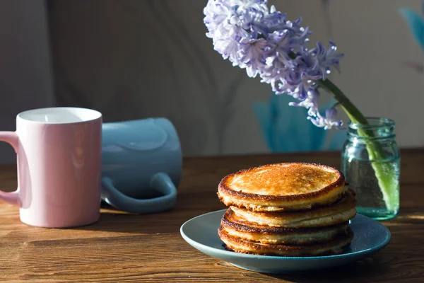 Delicious, lush yeast pancakes. Healthy Breakfast. — Stock Photo, Image