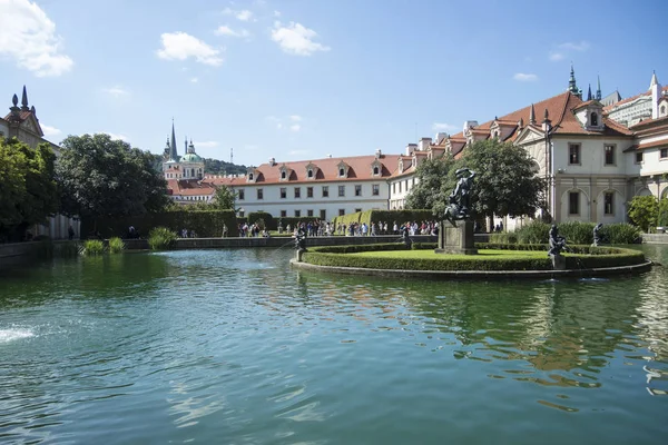 Palais Wallenstein avec fontaine — Photo