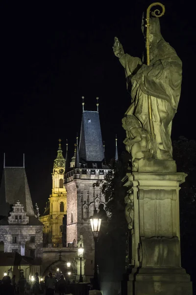 Pont Charles de nuit à Prague — Photo