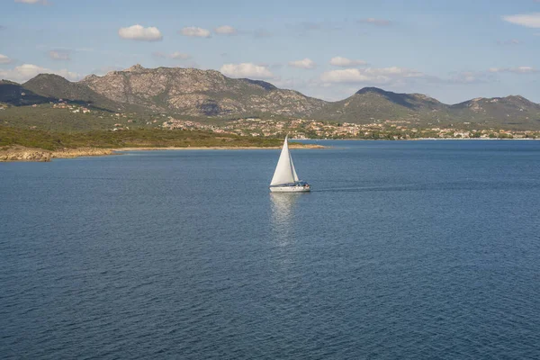 Vista Sul Mare Una Barca Golfo Aranci Mattino Sardegna — Foto Stock