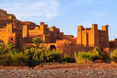 Kasbah AIT Ben Haddou Fas sunse, Atlas dağlarında