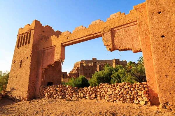 Portão em kasbah Ait Ben Haddou nas montanhas Atlas de Marrocos — Fotografia de Stock