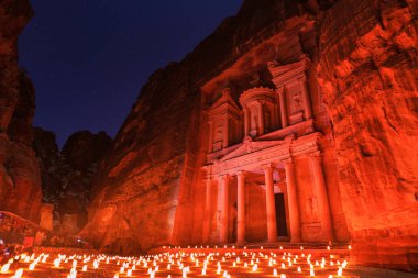 Hazine, Petra gece. Bir Antik şehir Petra'dan, Al Khazn