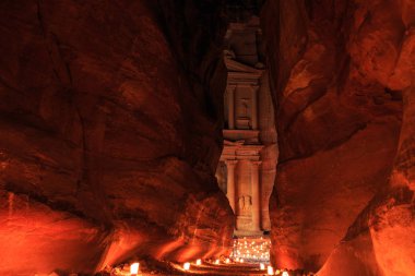 Hazine, Petra gece. Bir Antik şehir Petra'dan, Al Khazn