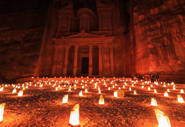 Die Staatskasse, Petra bei Nacht. eine antike Stadt von Petra, al khazn — Stockfoto