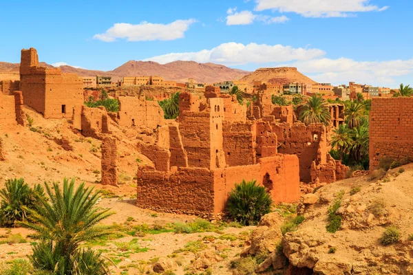 Paysage d'un village berbère marocain typique — Photo