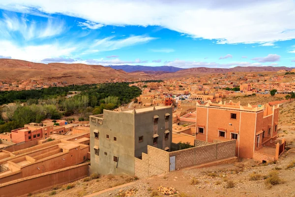 Paisaje de un típico pueblo bereber marroquí — Foto de Stock