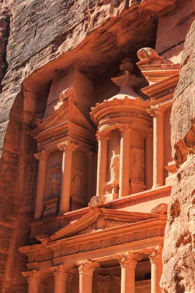 Dettaglio del Tesoro a Petra l'antica città Al Khazneh in — Foto Stock