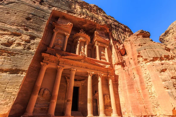 Die Schatzkammer in Petra, die antike Stadt al khazneh in Jordanien — Stockfoto