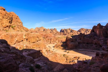 Petra antik şehir Al Khazneh güneşli bir Ürdün '