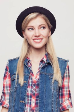 Portre studio yenilikçi genç kadın portresi