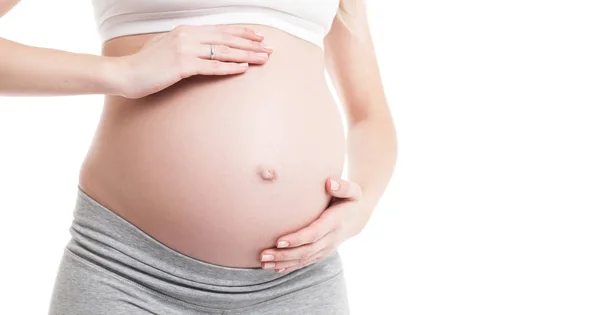 Close-up van zwangere vrouw aanraken haar buik — Stockfoto