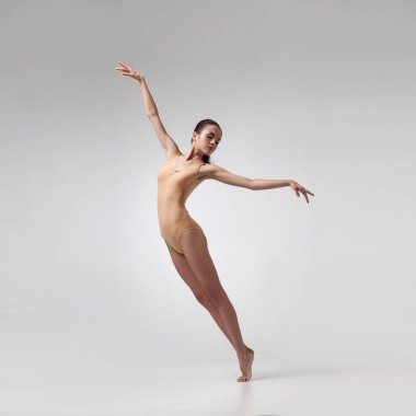 genç güzel dansçı bej mayo