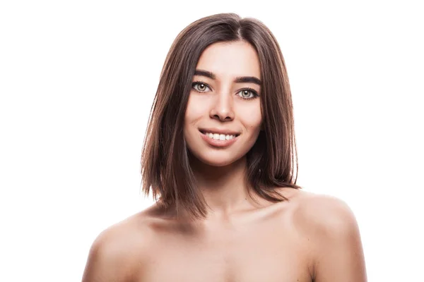 Primer plano retrato de mujer joven con la piel limpia y fresca —  Fotos de Stock