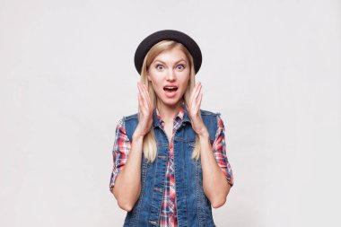 Portre studio yenilikçi genç kadın portresi