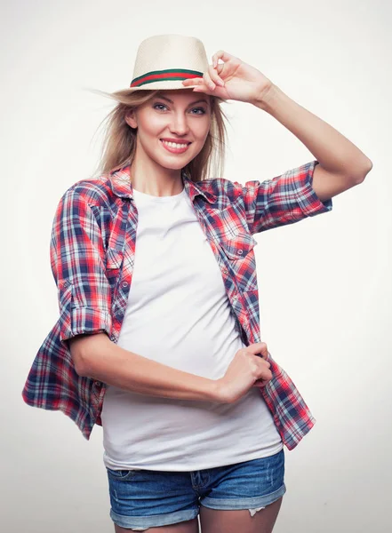 Closeup studio portret van de jonge vrouw hipster — Stockfoto