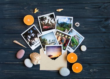 Tatil anıları: Fotoğraflar, taşlar, deniz kabuklarını, meyve seyahat fotoğraf üzerinde. Düz yatıyordu, en iyi görünümü