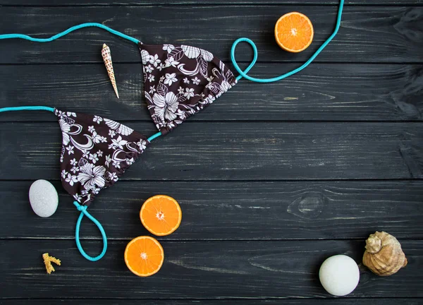 Holiday elements: swimsuit, stones, seashells, fruits. Travel photo, flat lay, top view — Stock Photo, Image