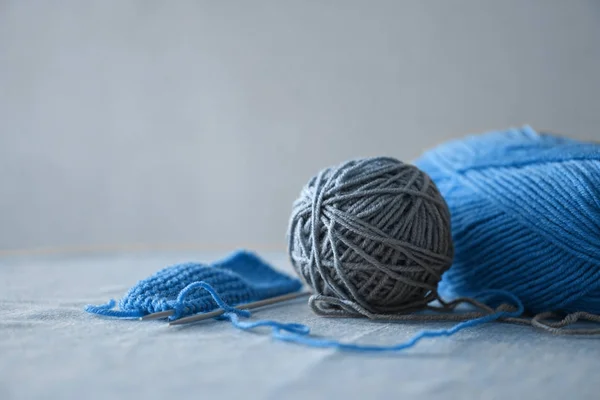 Нить для вязания, пряжа шары. Концепция синих цветов — стоковое фото