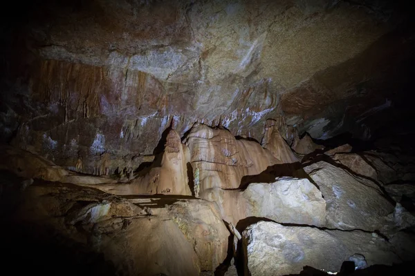 Felsformation in der Höhle — Stockfoto