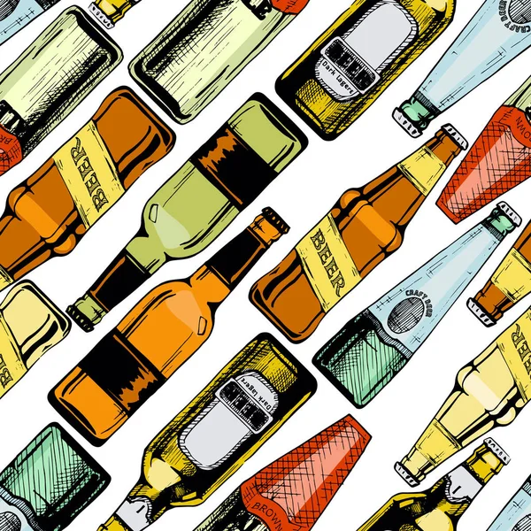 Patrón sin costuras con diferentes botellas de cerveza . — Vector de stock