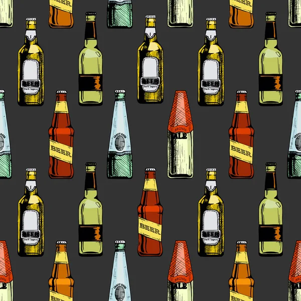 Patrón sin costuras con diferentes botellas de cerveza . — Vector de stock