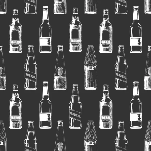 Modèle sans couture avec différentes bouteilles de bière . — Image vectorielle