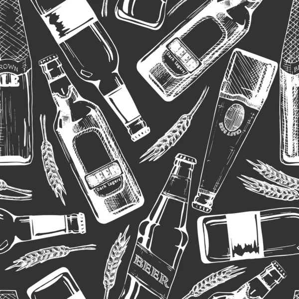 Seamless pattern with different beer bottles. — Stock Vector