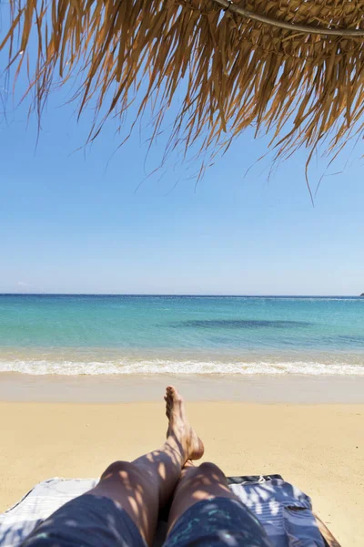 Ontspannen op het strand — Stockfoto