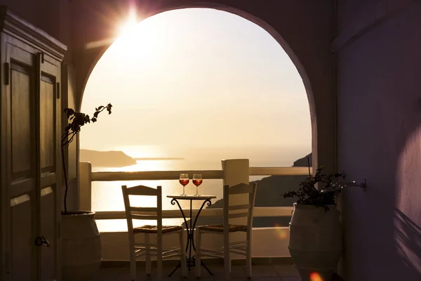 Drinks bei Sonnenuntergang in Santorini — Stockfoto