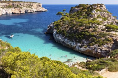 Calo des Moro, Mallorca güneşli görünümü