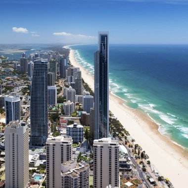 Surfers Paradise güneşli görünümünü