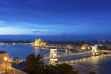 Budapest Chain Bridge ve Meclis