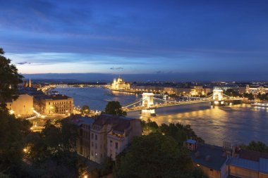 Budapest Chain Bridge ve Meclis