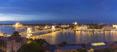 Budapest Chain Bridge ve Meclis