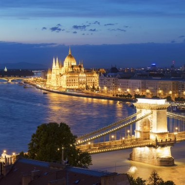 Budapest Chain Bridge ve Meclis