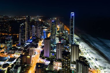 Surfers Paradise highrises gün batımında