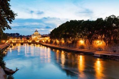 Saint Angelo ve Saint Peter's Basilica görünümünü