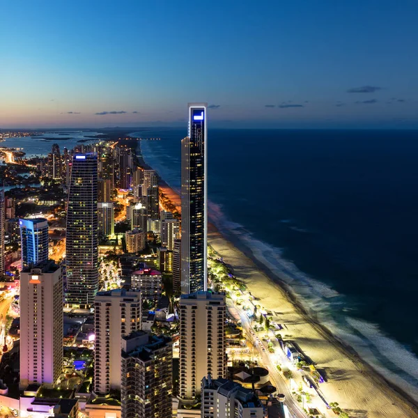 Surfers Paradise highrises ao pôr-do-sol — Fotografia de Stock