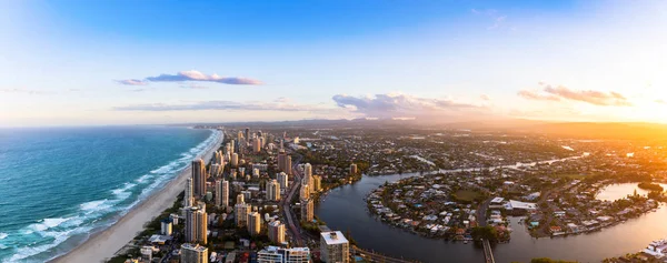 Panorama fra sørkysten av Gold Coast med utsikt mot Broadbeach – stockfoto