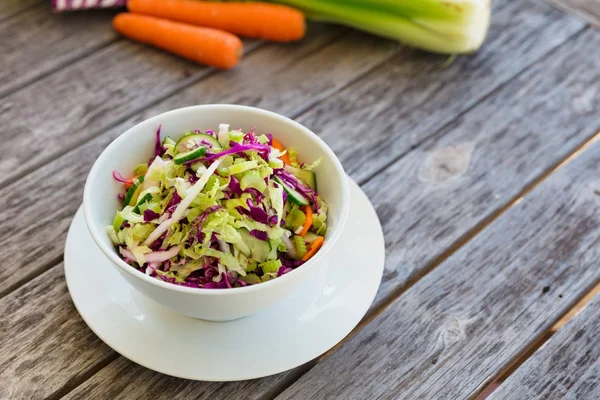 Sağlıklı gökkuşağı salatası — Stok fotoğraf