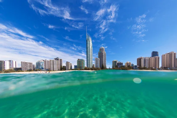 Nézd a vízből, Surfers Paradise, a Gold Coast — Stock Fotó