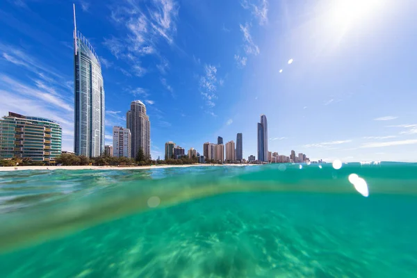 Nézd a vízből, Surfers Paradise, a Gold Coast — Stock Fotó