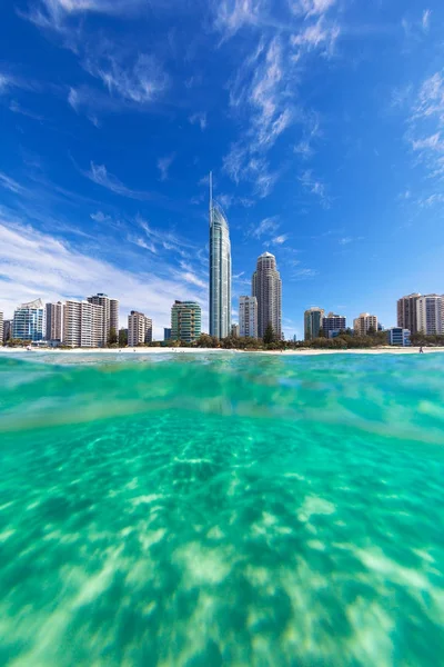 Vista da água do Surfers Paradise na Gold Coast — Fotografia de Stock