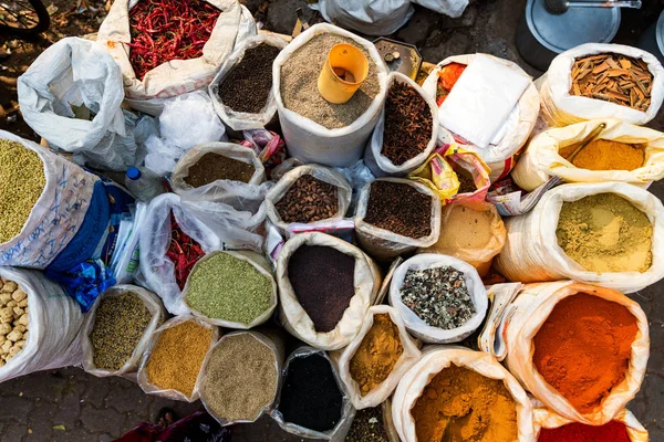 Especiarias indianas no mercado de rua stall — Fotografia de Stock