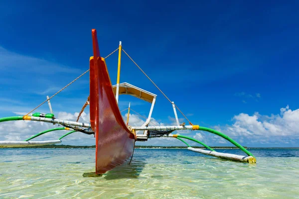 Traditional Fishing Boat Pristine Beach Siargao Philippines — Stock Photo, Image