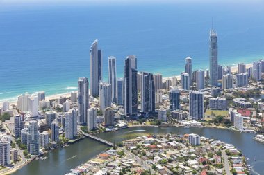 Surfers Paradise güneşli hava görünümünü Gold Coast Queensland, Avustralya