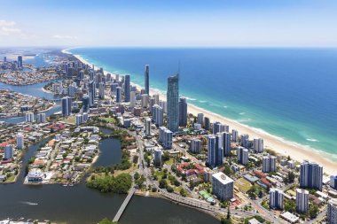 Surfers Paradise güneşli hava görünümünü Gold Coast Queensland, Avustralya