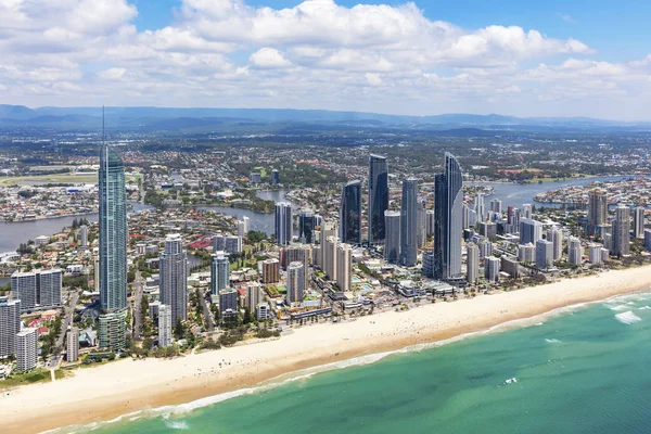 Sunny Letecký Pohled Surfers Paradise Při Pohledu Vnitrozemí Gold Coast — Stock fotografie